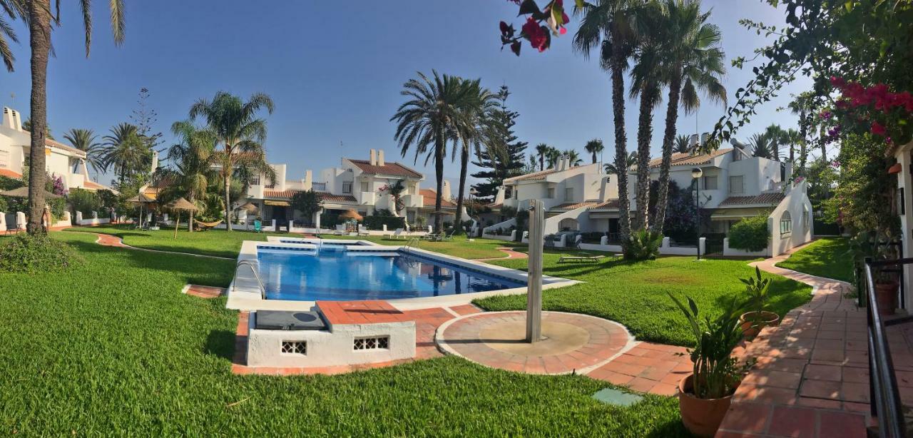 Beachfront Oasis In Costa Del Sol. Калета-де-Велес Экстерьер фото