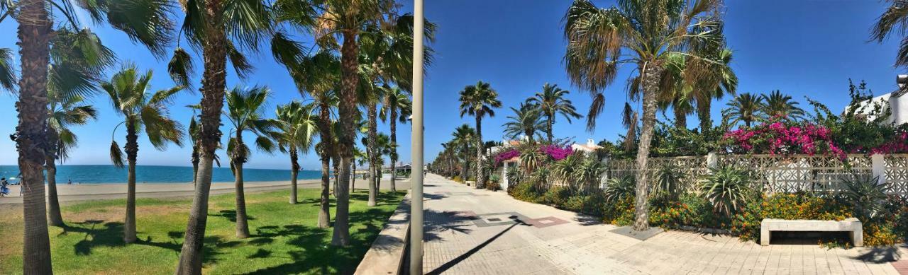 Beachfront Oasis In Costa Del Sol. Калета-де-Велес Экстерьер фото